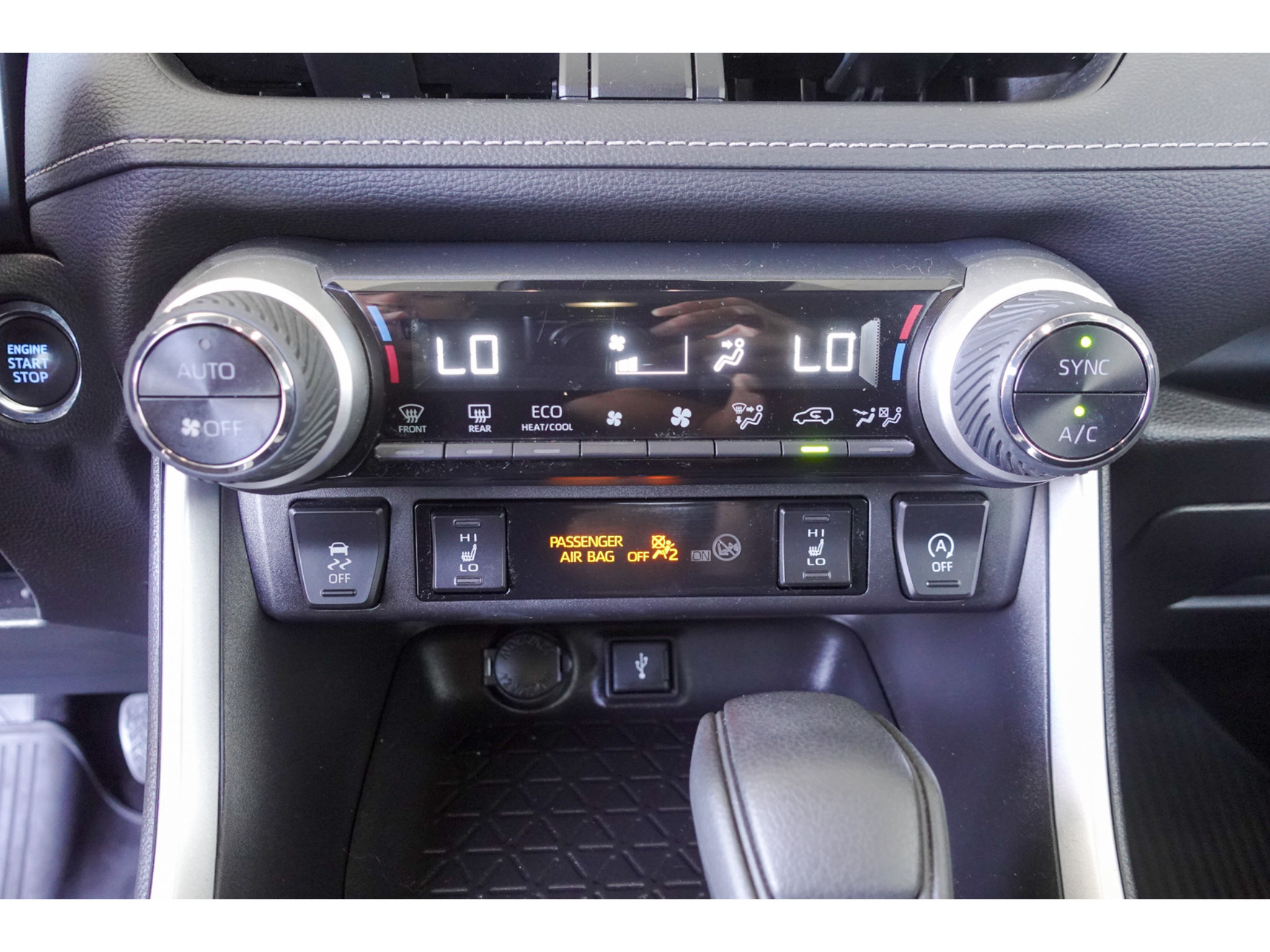 Used 2022 Toyota RAV4 XLE w/ Convenience Package AWD/4WD image 18