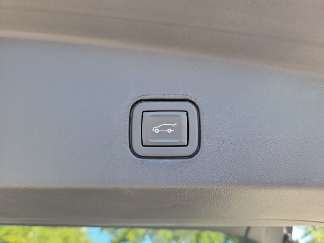 Certified 2024 Cadillac Lyriq Tech AWD/4WD image 18