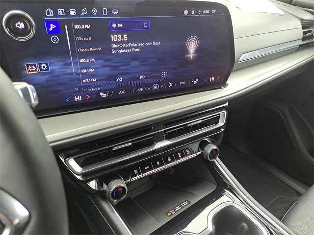 Used 2025 Chevrolet Traverse LT image 16