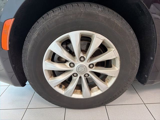 Used 2019 Chrysler Pacifica Touring-L image 11