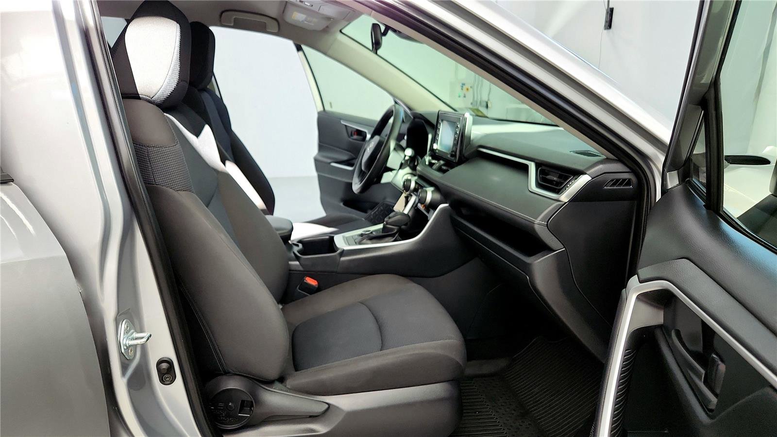 Certified 2022 Toyota RAV4 LE image 29