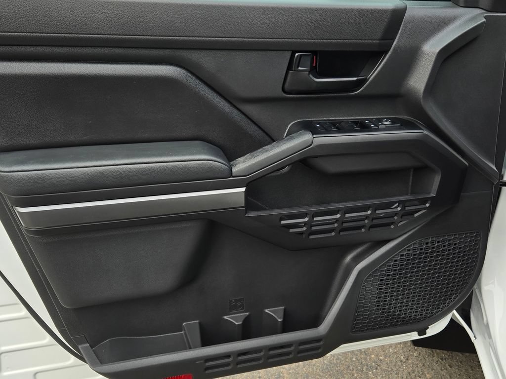 Used 2025 Toyota Tacoma SR5 AWD/4WD image 10