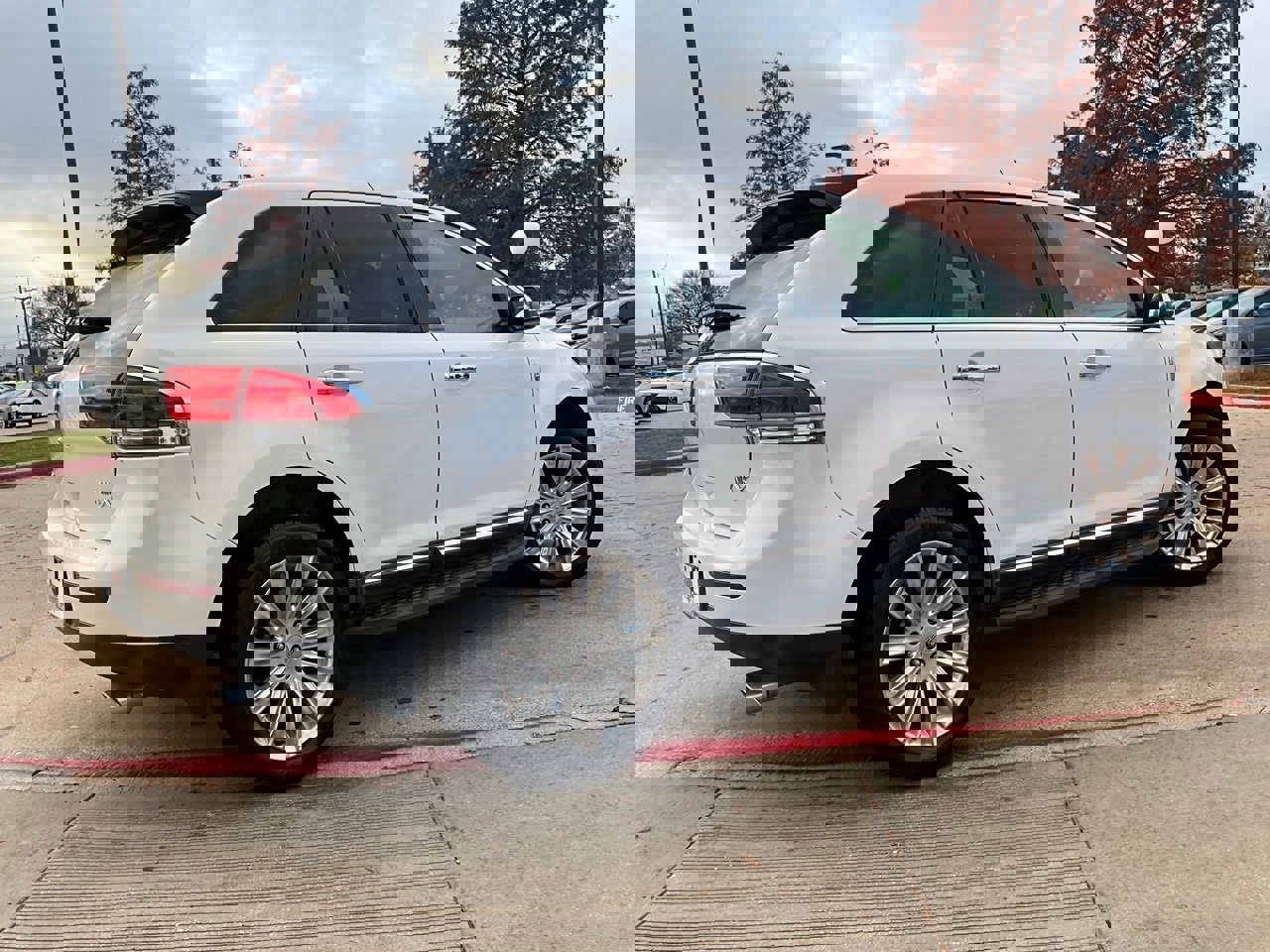 Used 2014 Lincoln MKX FWD w/ Equipment Group 102A image 6