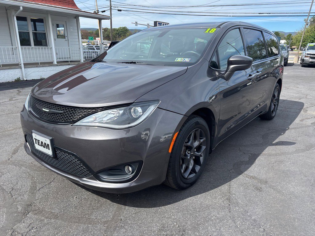 Used 2018 Chrysler Pacifica Touring Plus w/ S Appearance Package image 3