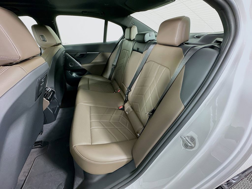 New 2026 BMW i5 eDrive40 w/ M Sport Package image 17