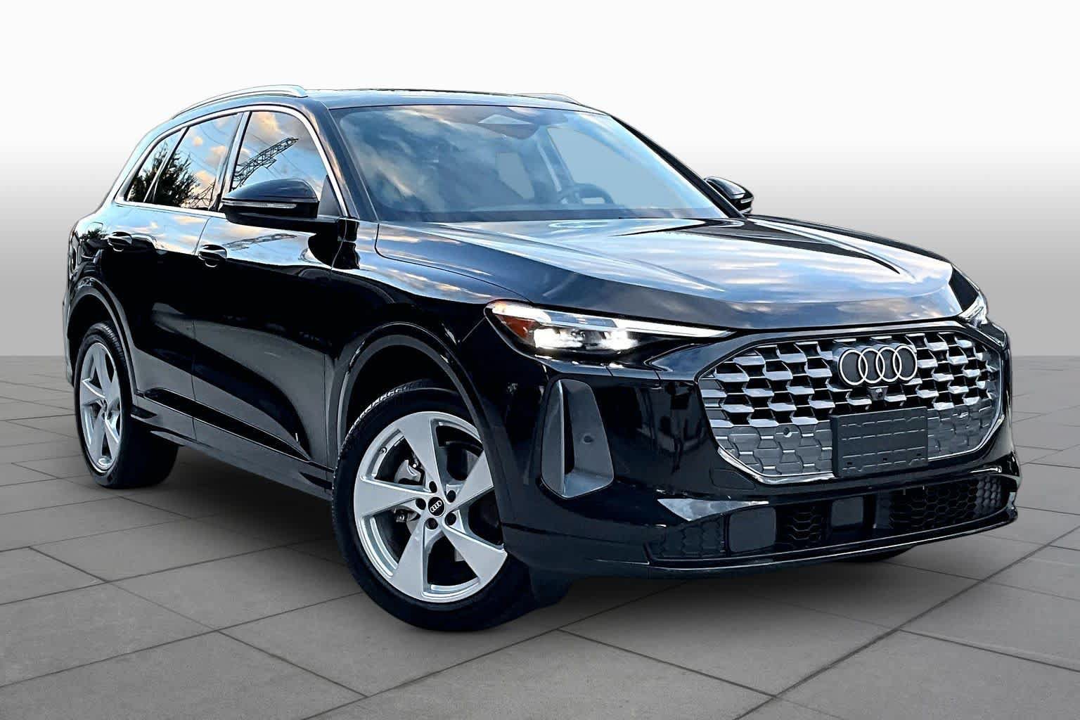 Used 2025 Audi Q5 Premium Plus w/ Premium Plus AWD/4WD image 3