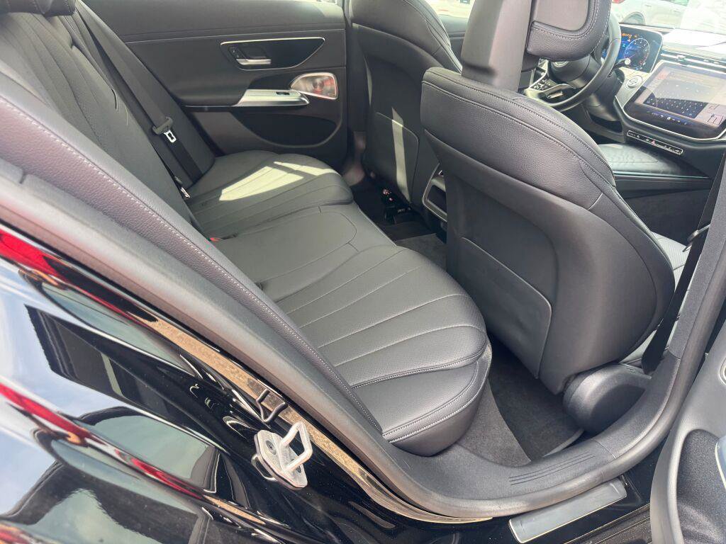 Used 2024 Mercedes-Benz E 350 4MATIC Sedan image 18