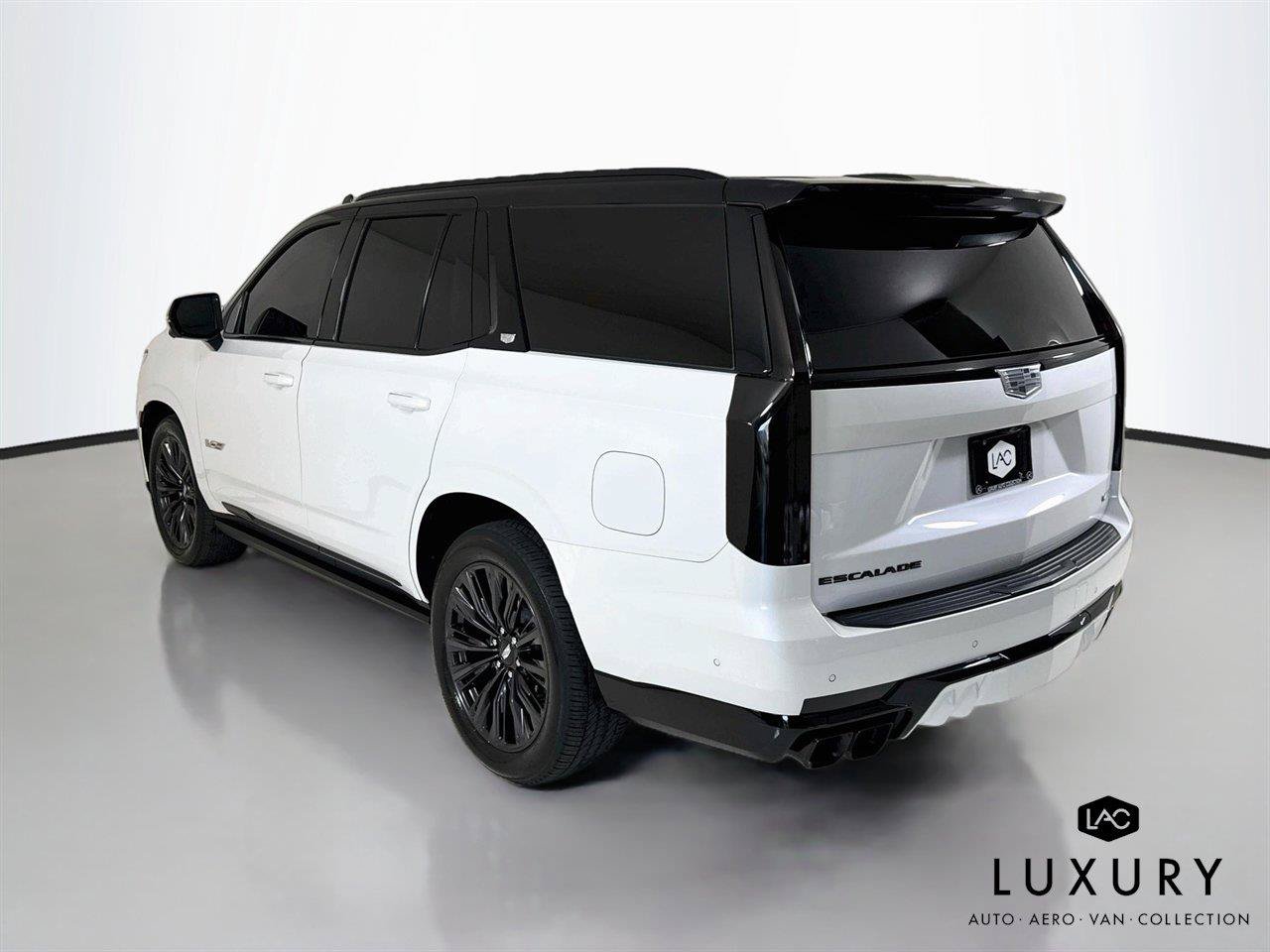 Used 2023 Cadillac Escalade V w/ LPO, ONYX Package AWD/4WD image 7