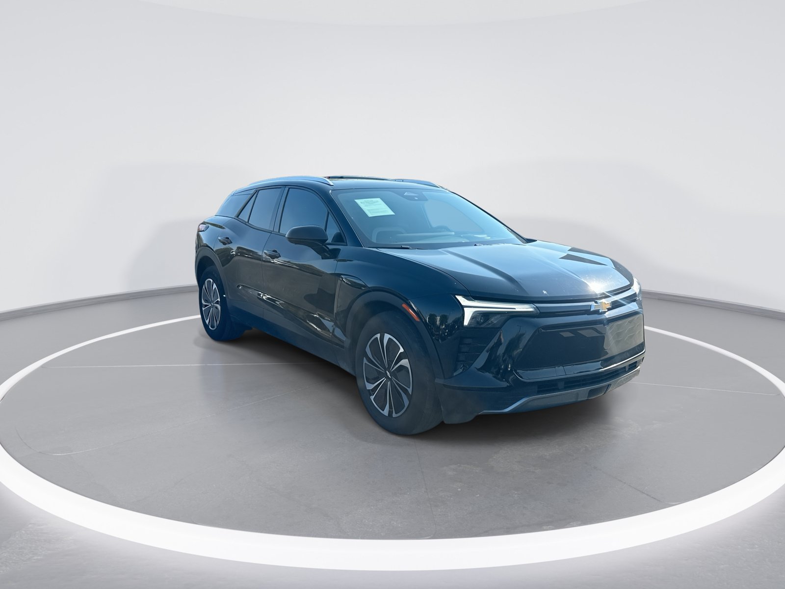 Used 2024 Chevrolet Blazer EV LT AWD/4WD image 2