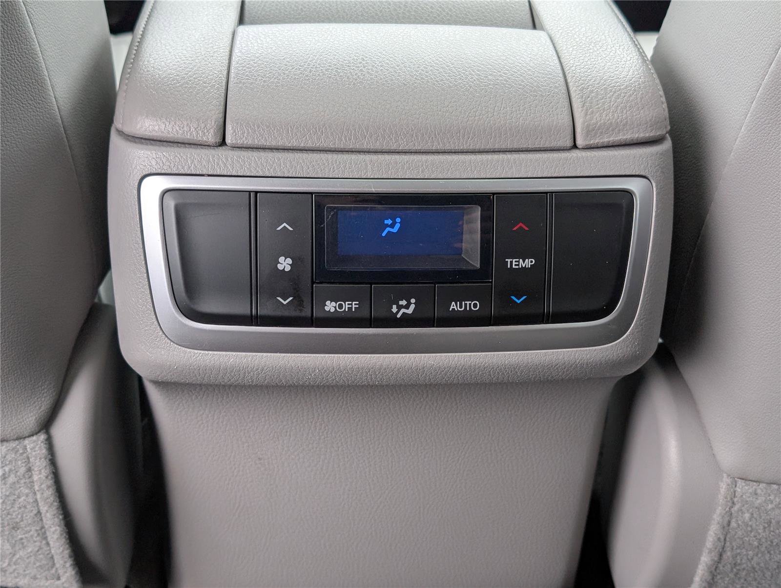 Used 2019 Toyota Highlander XLE image 17