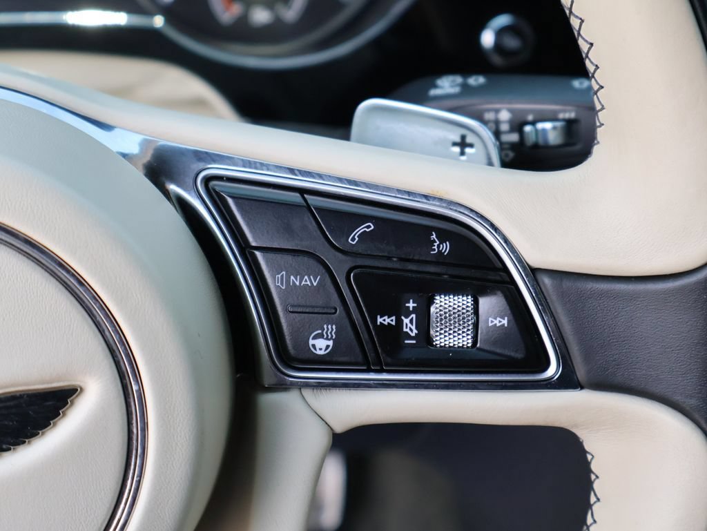 Used 2018 Bentley Bentayga AWD/4WD image 32