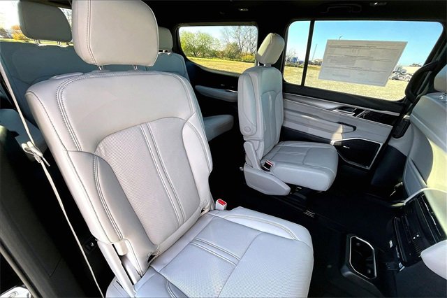 New 2025 Jeep Wagoneer Series II image 13