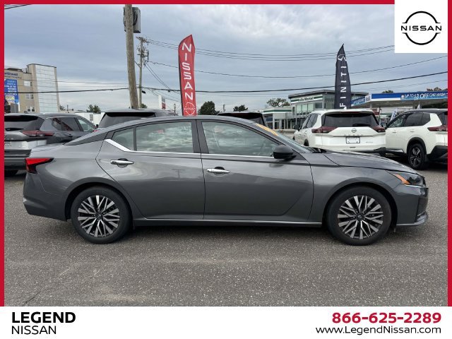 Used 2025 Nissan Altima 2.5 SV FWD image 5