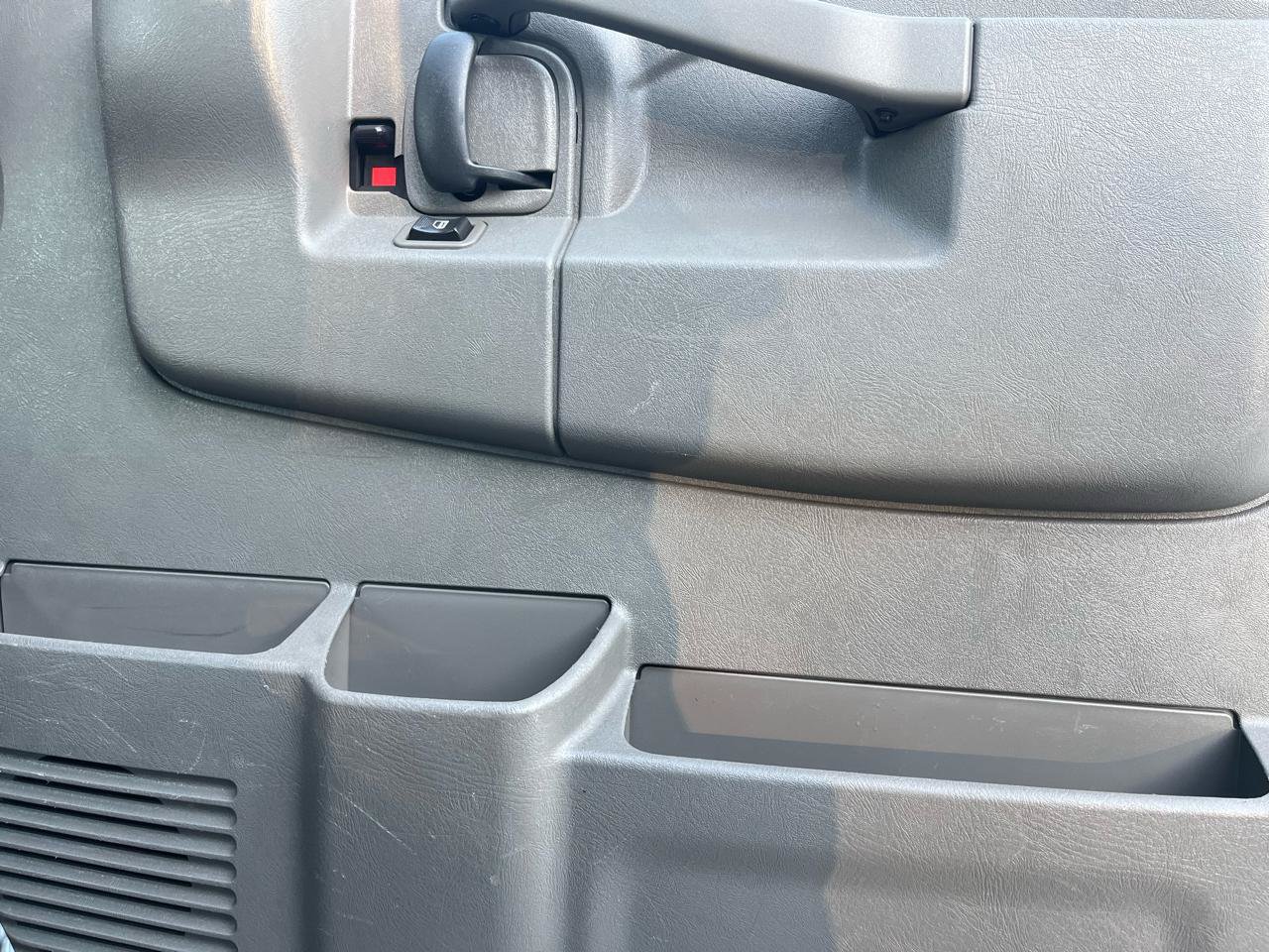Used 2019 Chevrolet Express 2500 RWD image 17