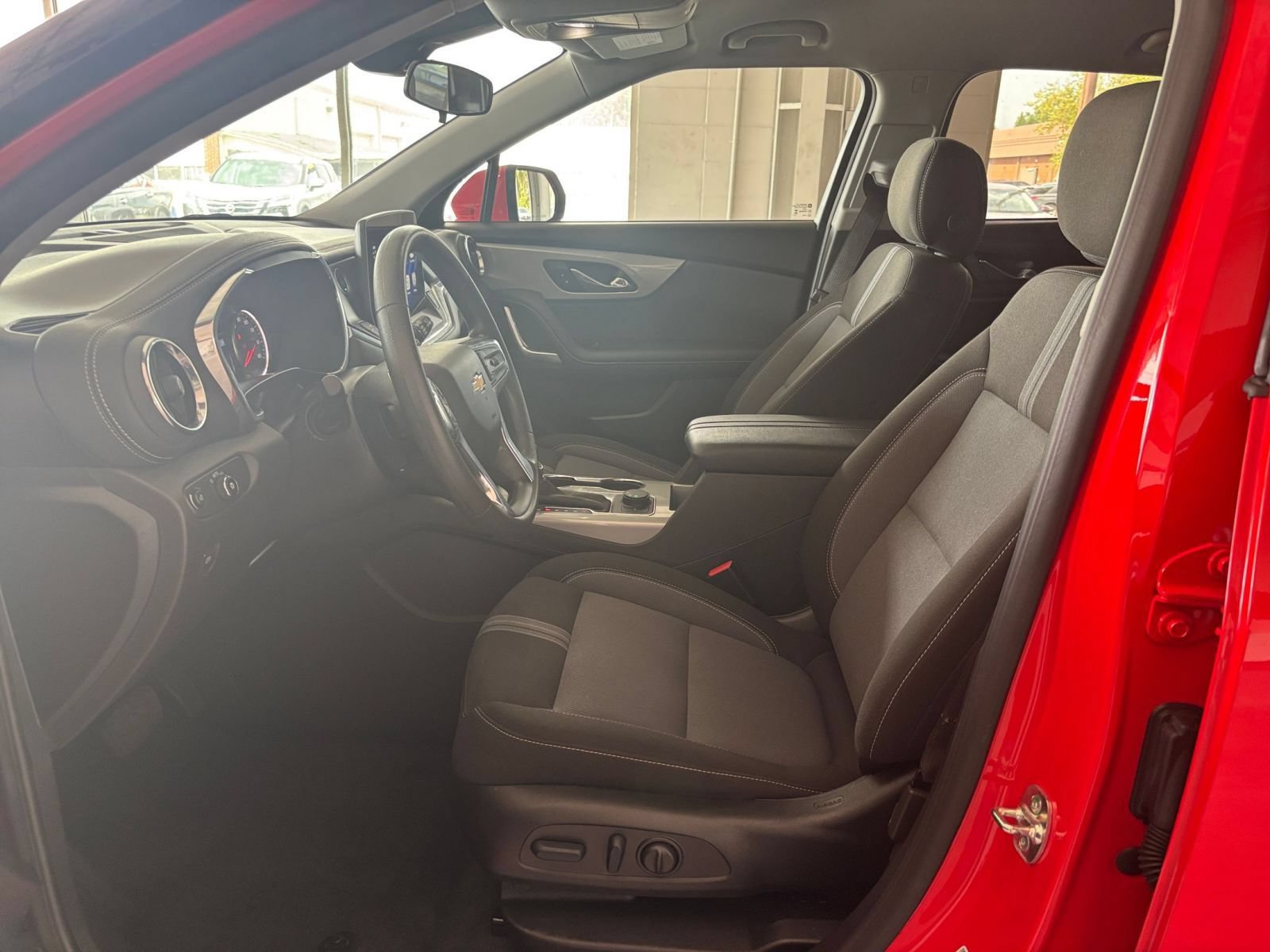 Used 2025 Chevrolet Blazer LT FWD image 27