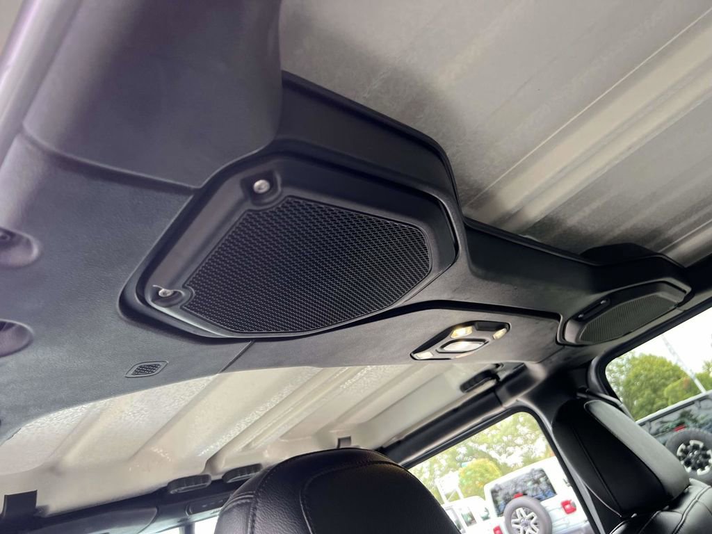 Certified 2020 Jeep Gladiator Overland image 17