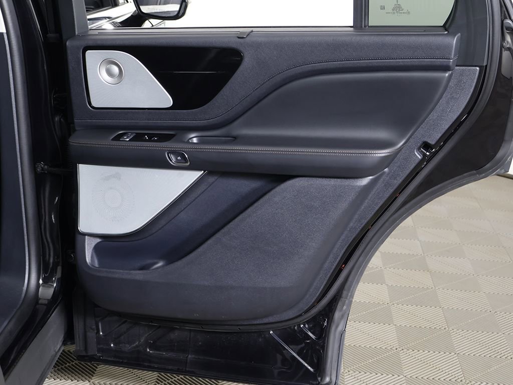 Used 2025 Lincoln Aviator Reserve w/ Equipment Group 201A AWD/4WD image 33