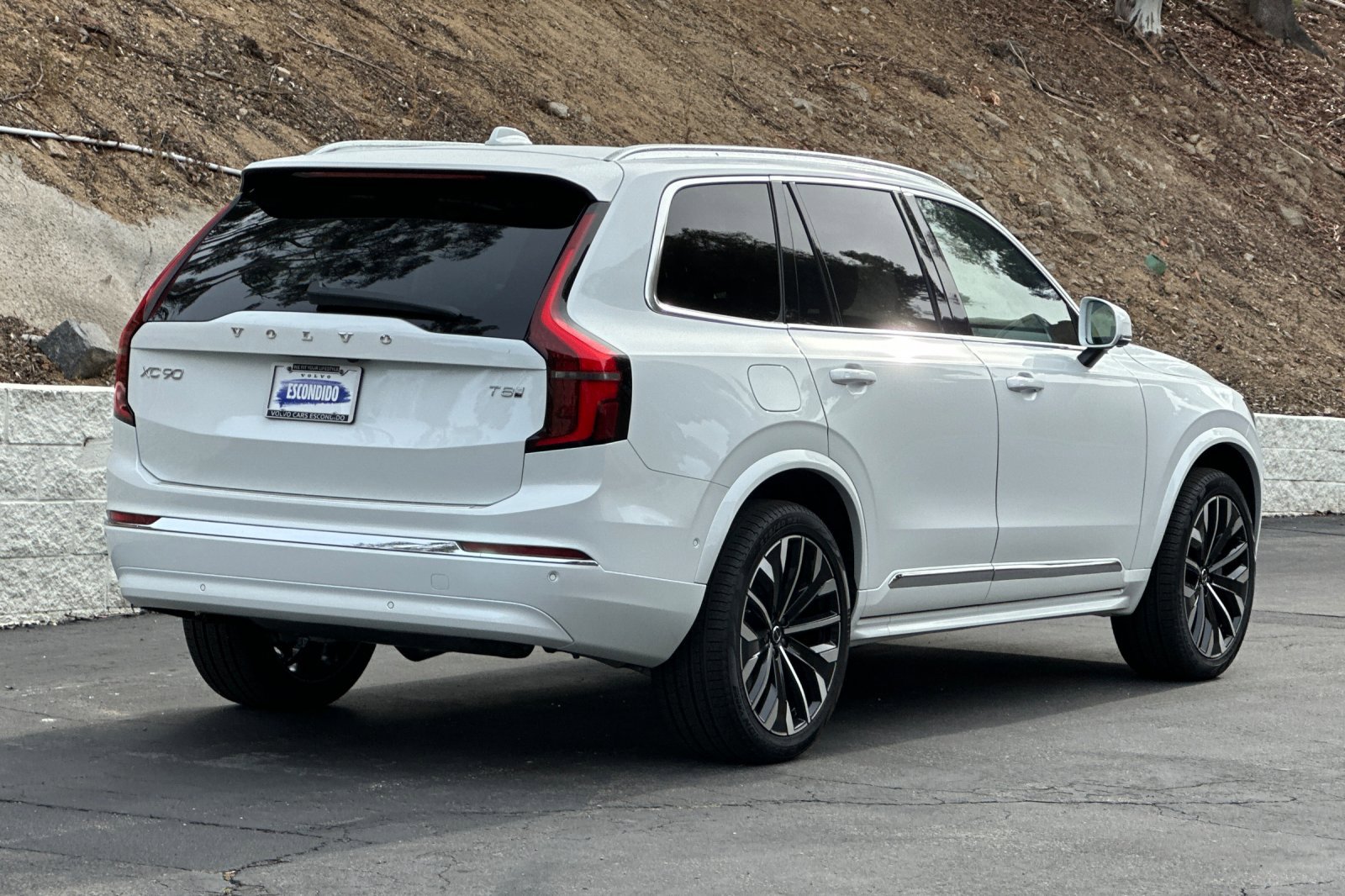 New 2026 Volvo XC90 T8 Plus w/ Protection Package AWD/4WD image 5