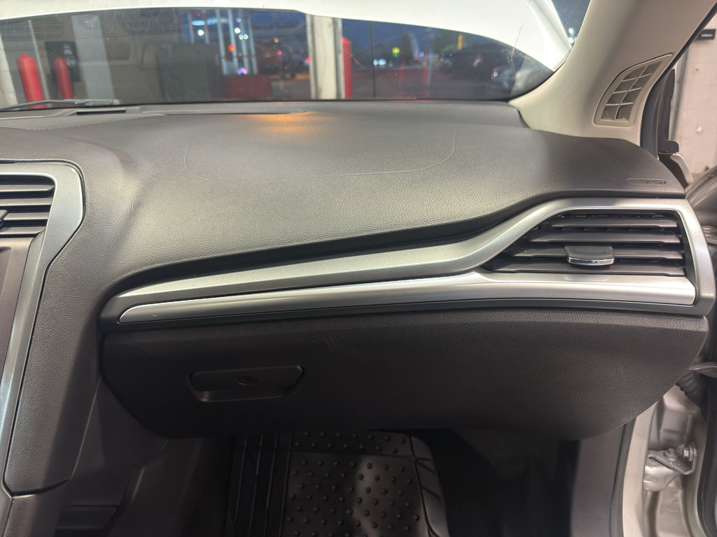 Used 2016 Ford Fusion Titanium FWD image 23