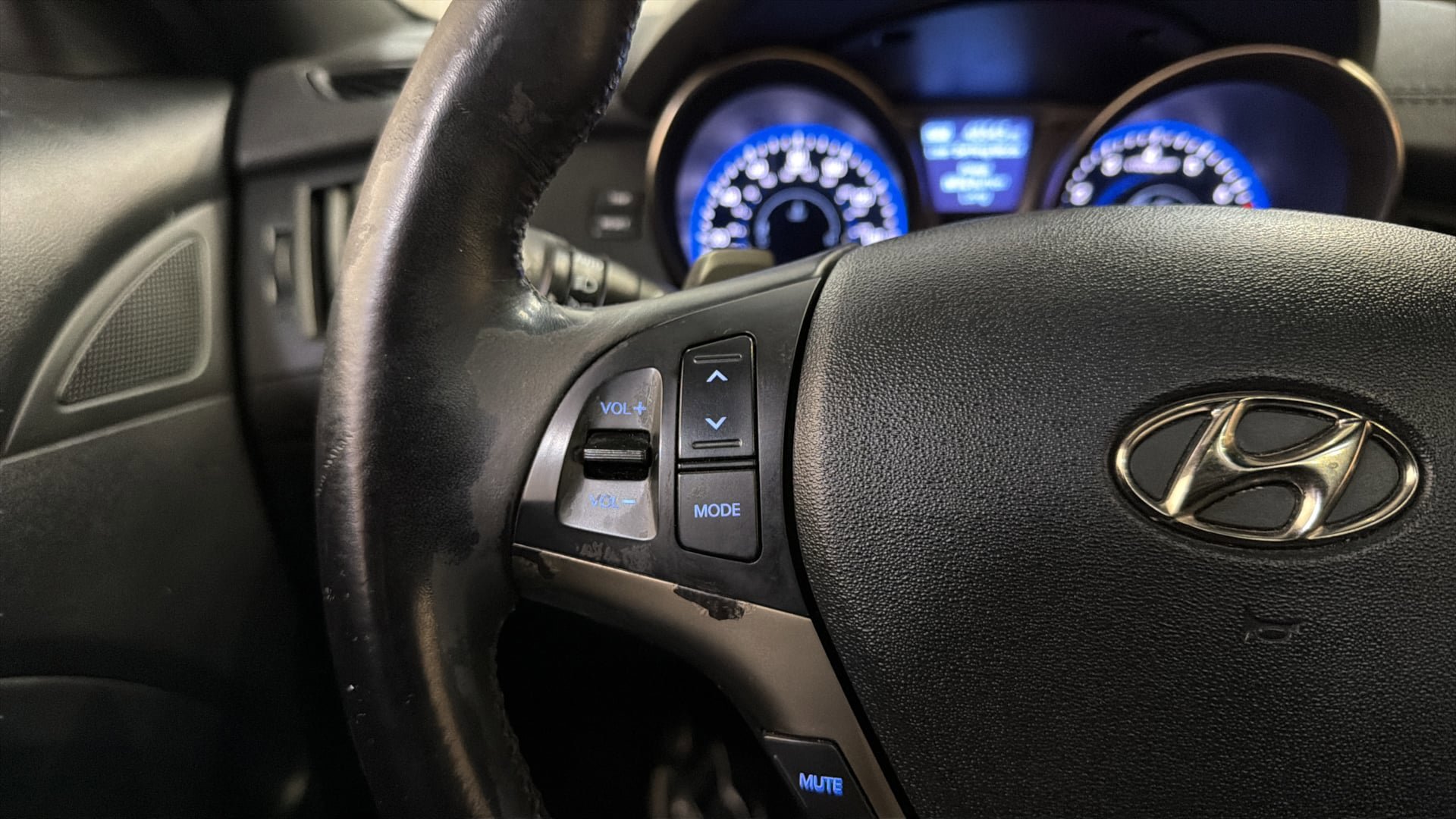 Used 2013 Hyundai Genesis 3.8 image 23
