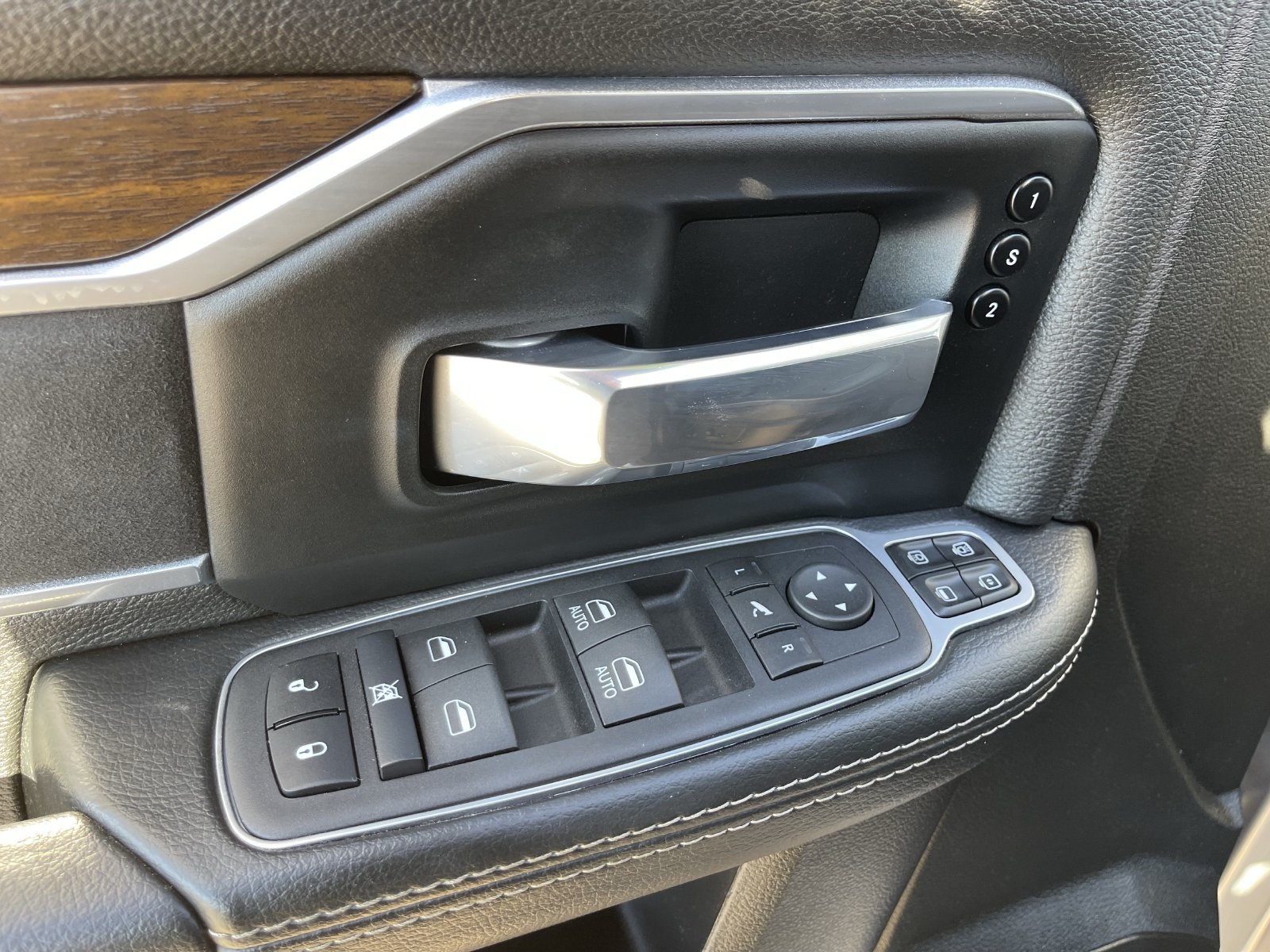 Used 2024 RAM 3500 Laramie AWD/4WD image 26
