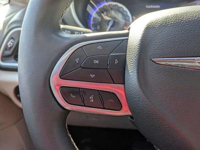 Used 2024 Chrysler Pacifica Touring-L image 14