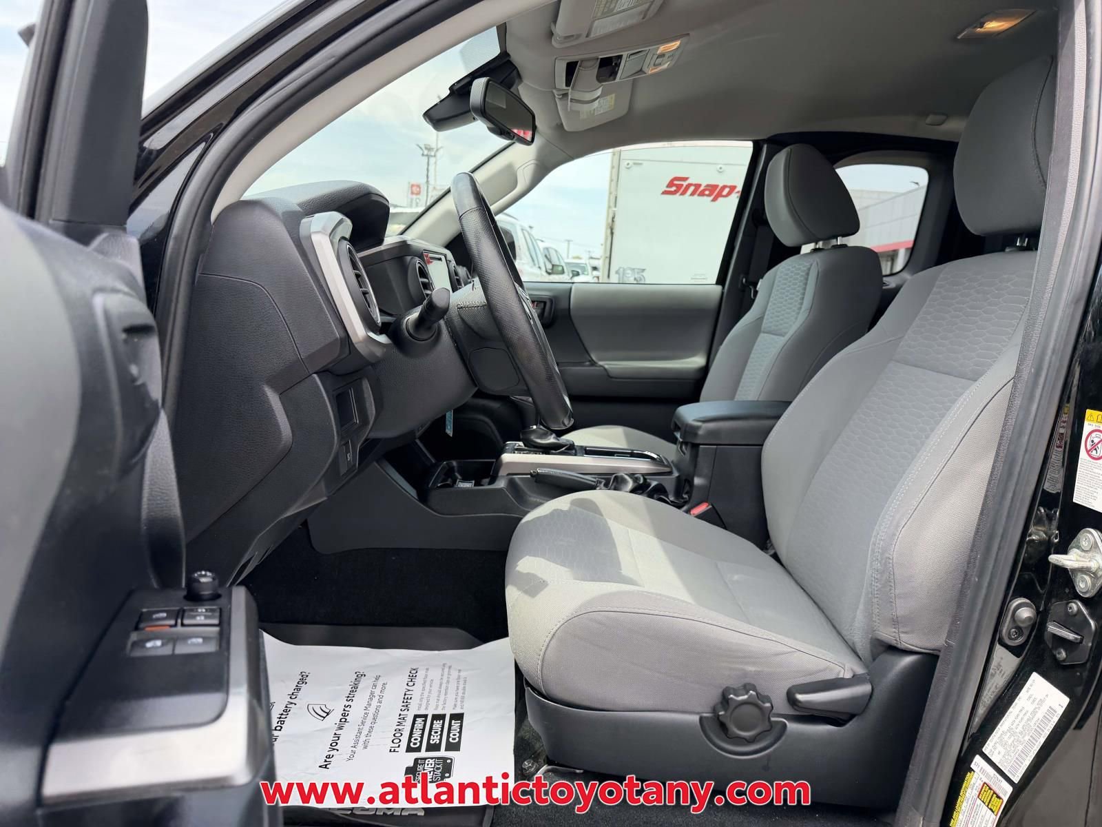 Used 2019 Toyota Tacoma SR5 AWD/4WD image 12