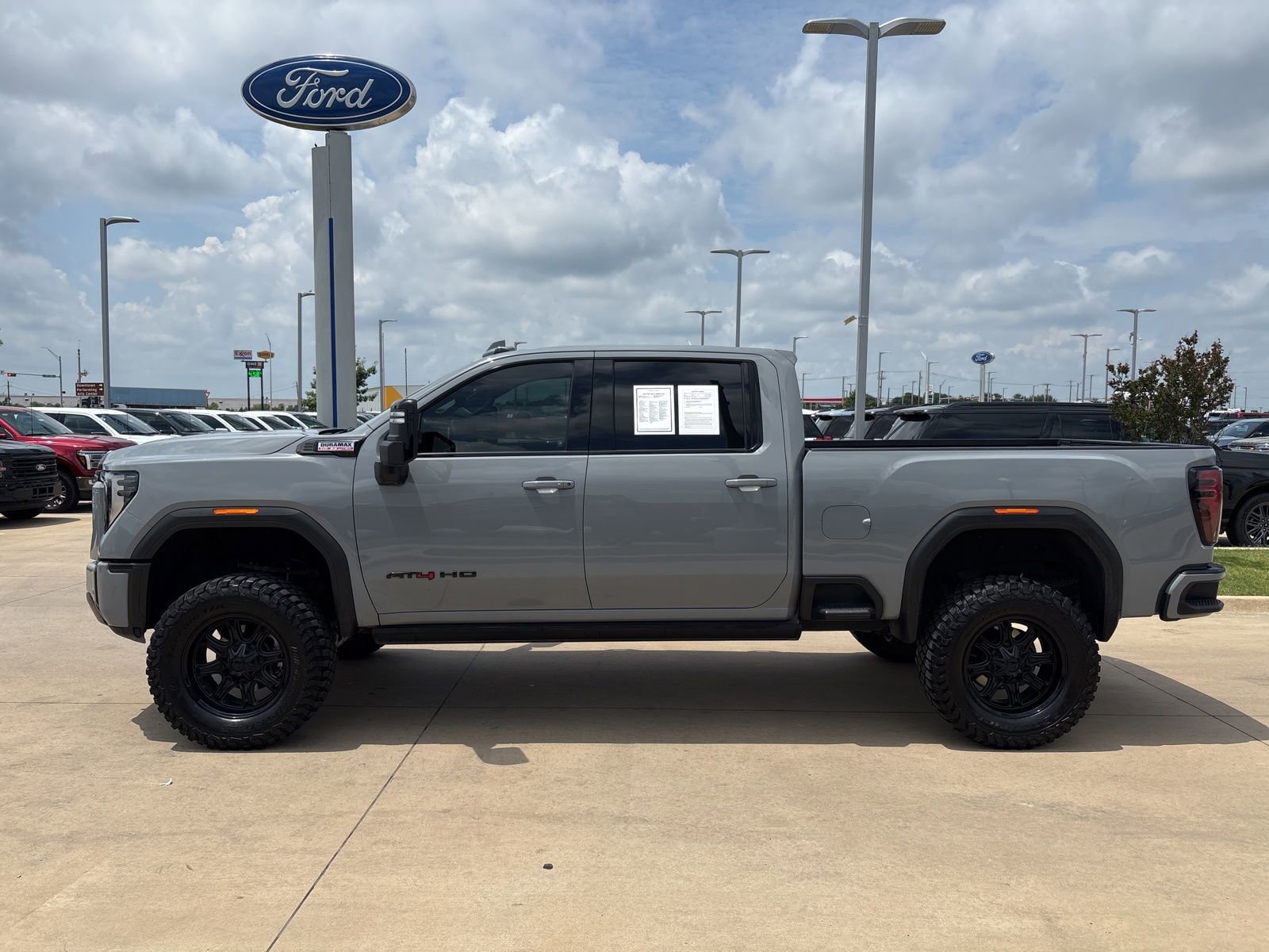 Used 2024 GMC Sierra 2500 AT4 w/ AT4 Premium Plus Package AWD/4WD image 2