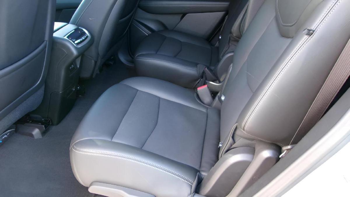 Used 2025 Cadillac XT6 Premium Luxury image 9