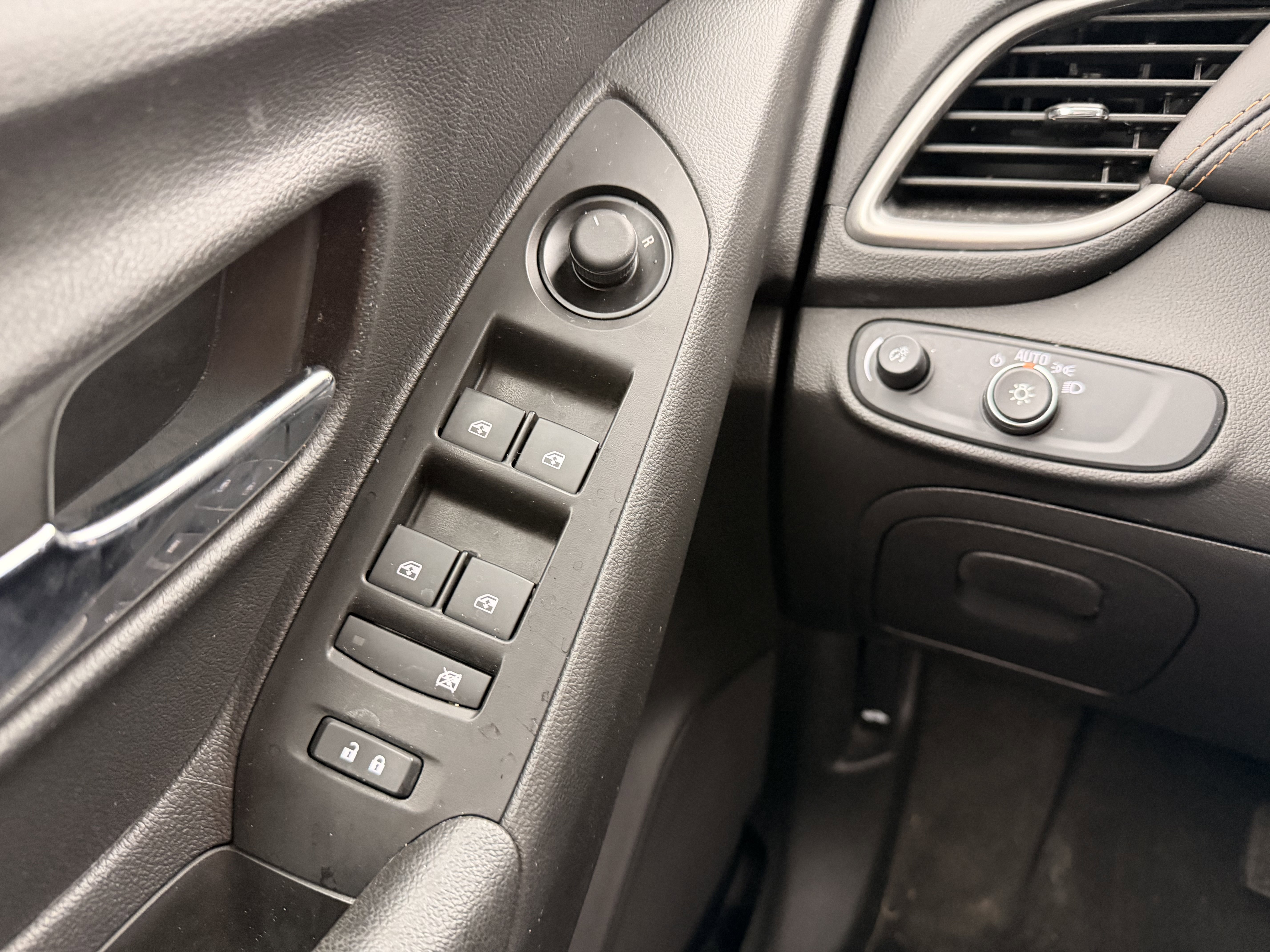 Used 2022 Chevrolet Trax LT image 19