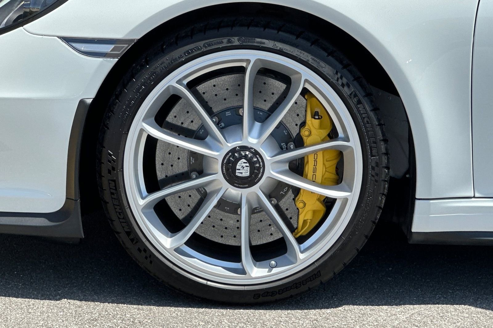 Certified 2016 Porsche 911 R RWD image 42