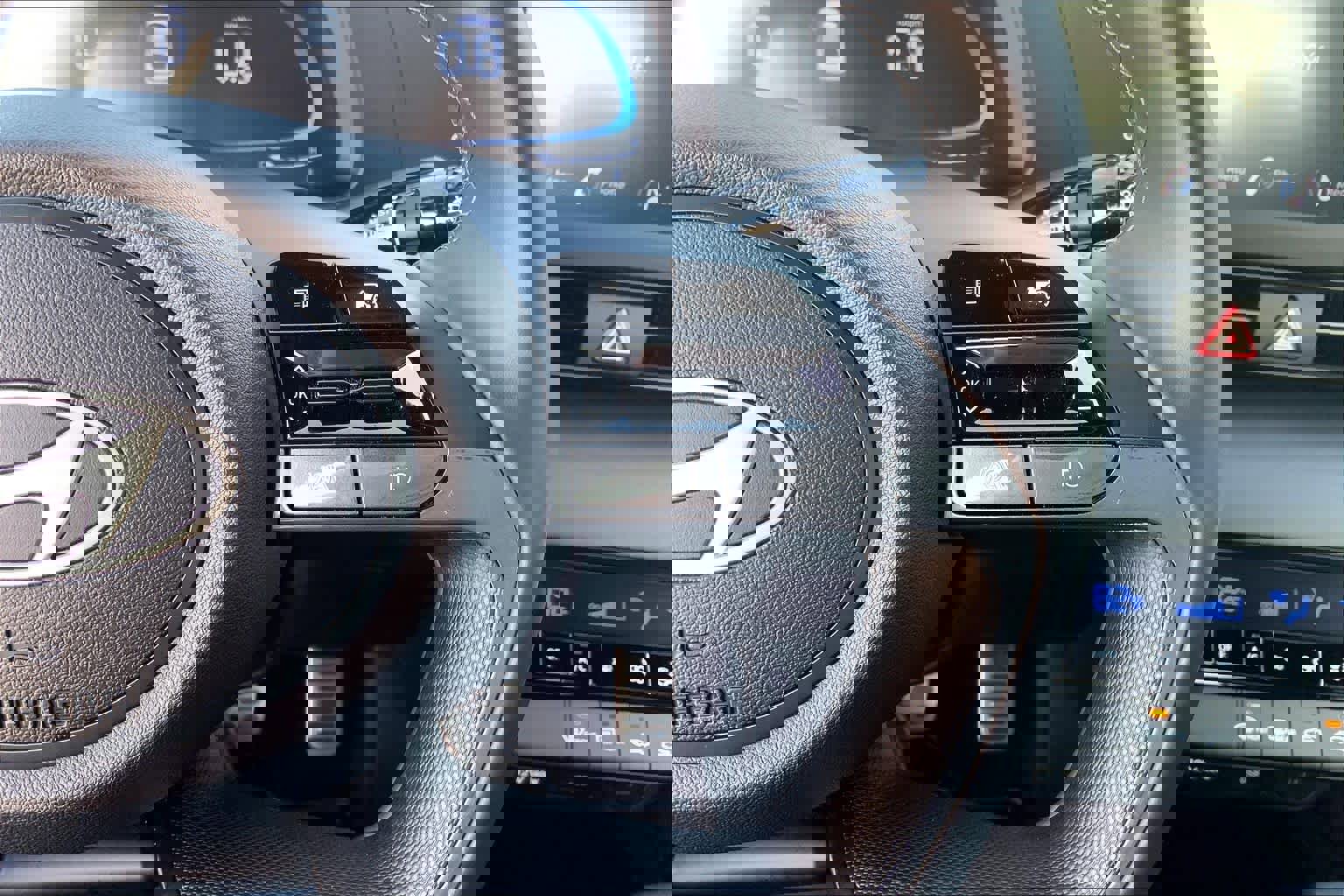 Used 2025 Hyundai Elantra Sport image 24