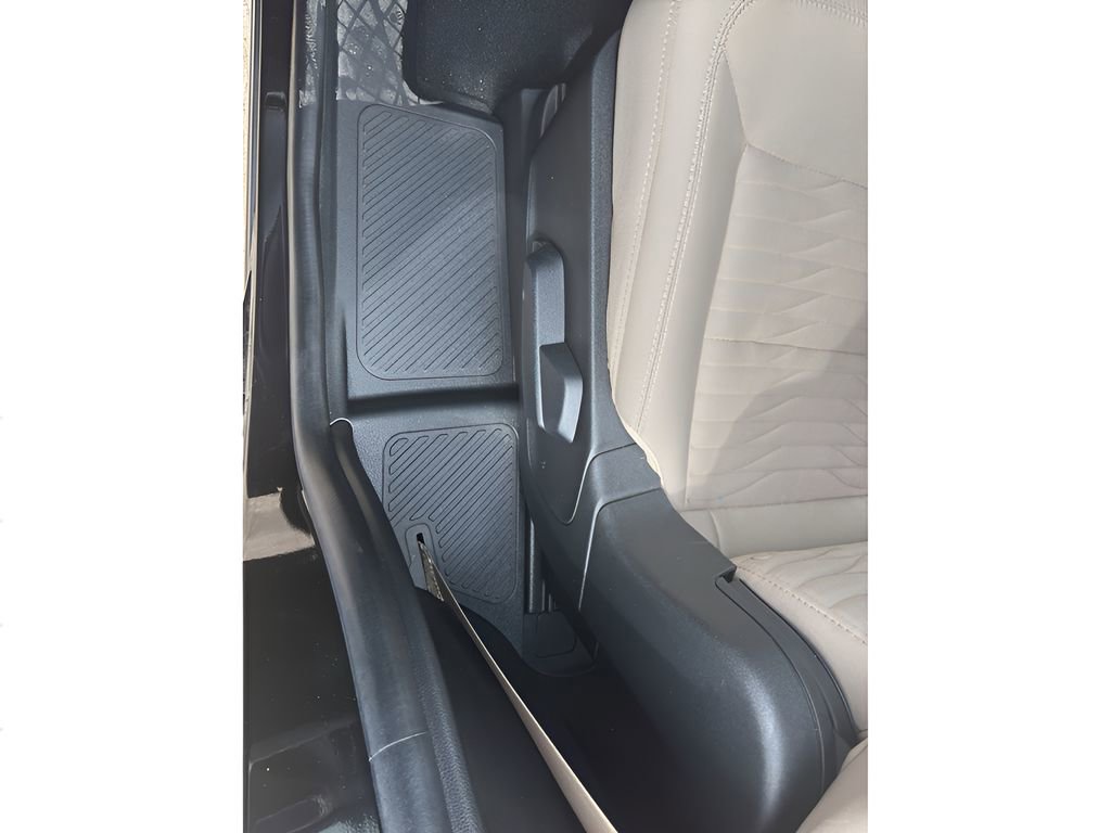 Used 2021 Ford Explorer XLT image 17