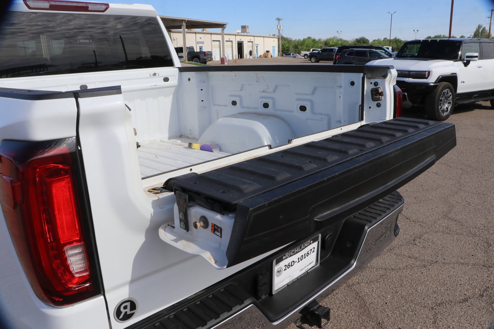 Used 2024 GMC Sierra 1500 SLT AWD/4WD image 29