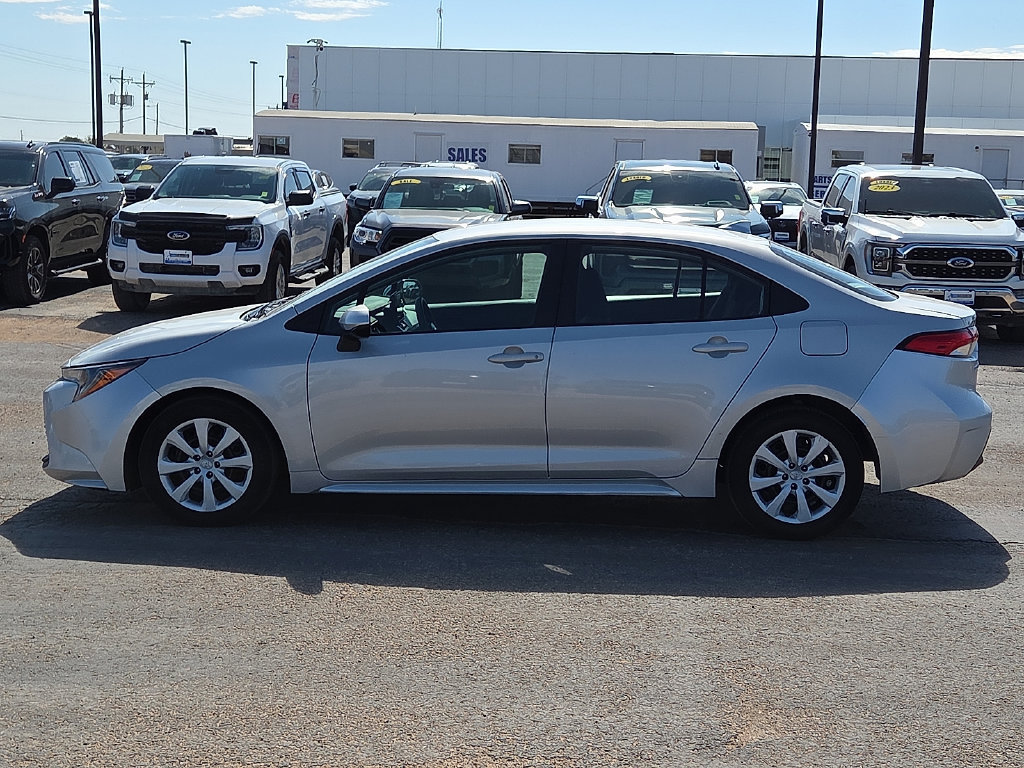 Used 2024 Toyota Corolla LE FWD image 2