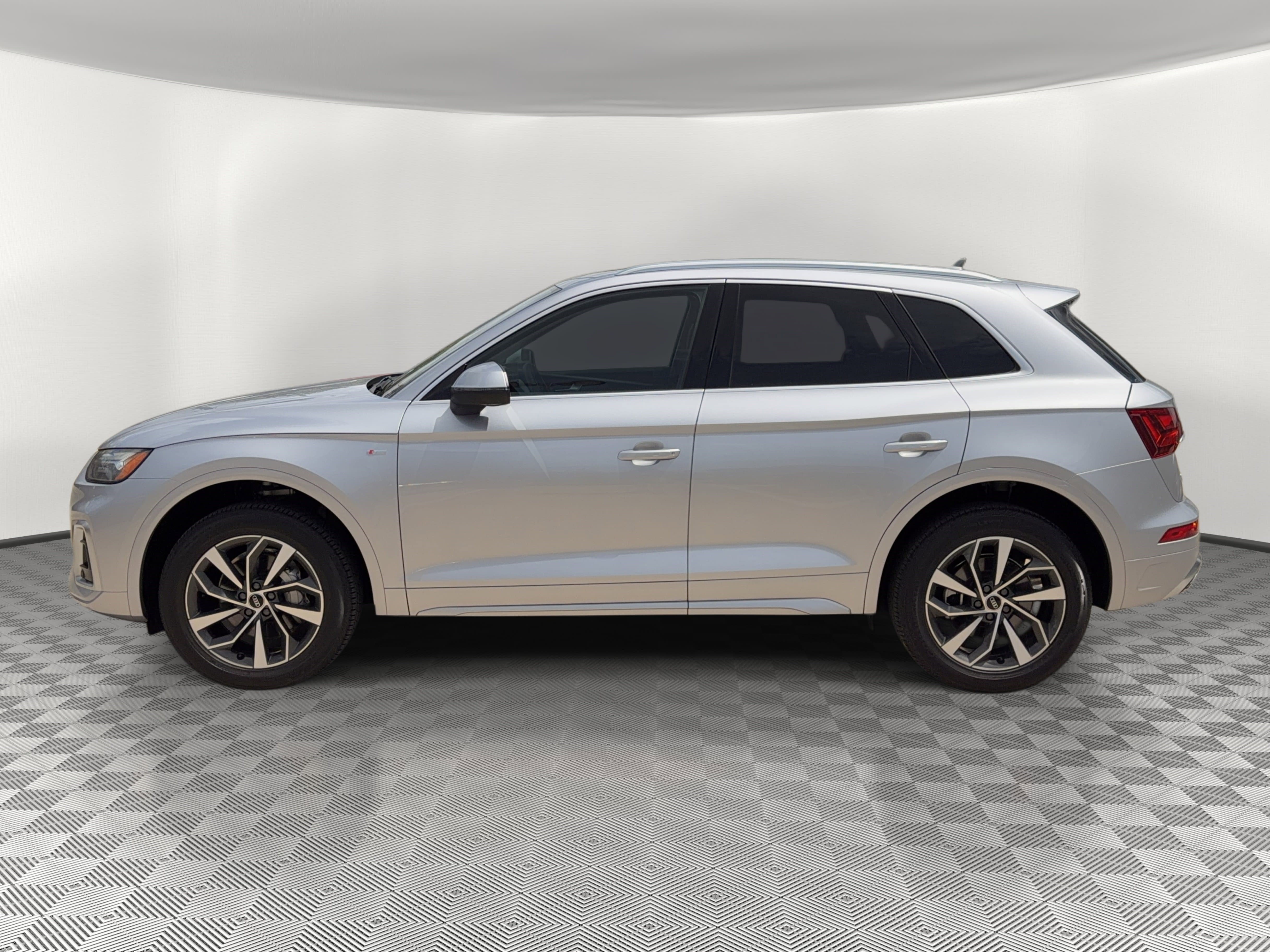 Certified 2023 Audi Q5 2.0T Premium Plus w/ Premium Plus Package image 2