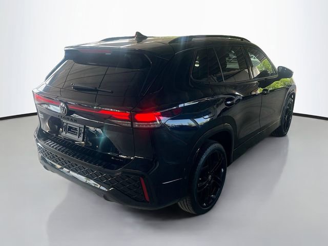 Used 2025 Volkswagen Tiguan SE R-Line image 8