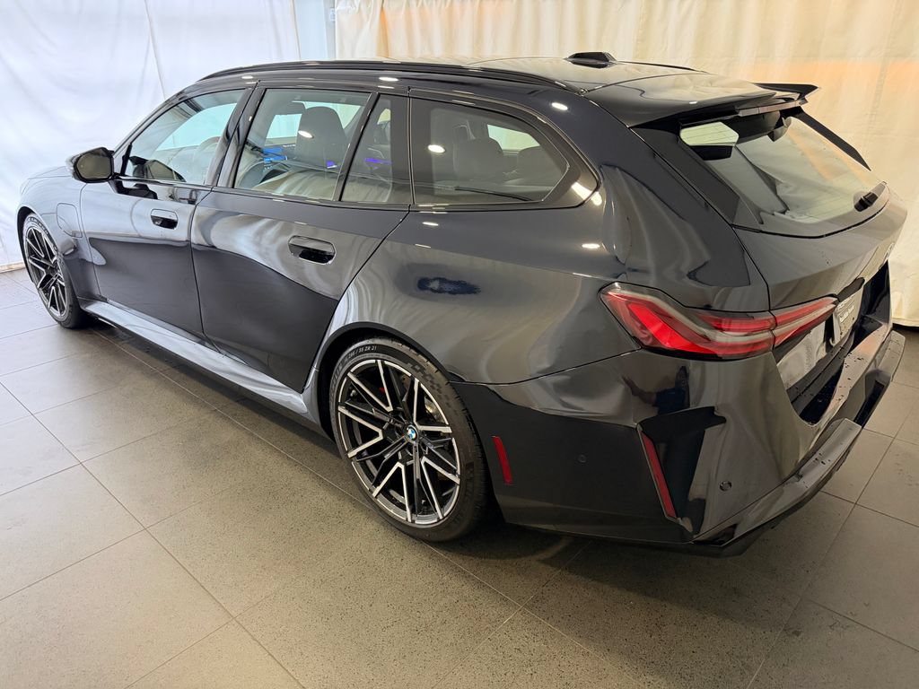 Used 2026 BMW M5 Touring AWD/4WD image 3
