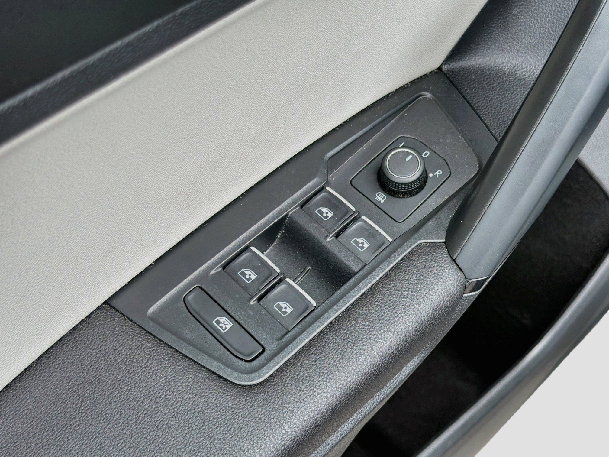 Used 2019 Volkswagen Tiguan SE w/ Panoramic Sunroof Package AWD/4WD image 22