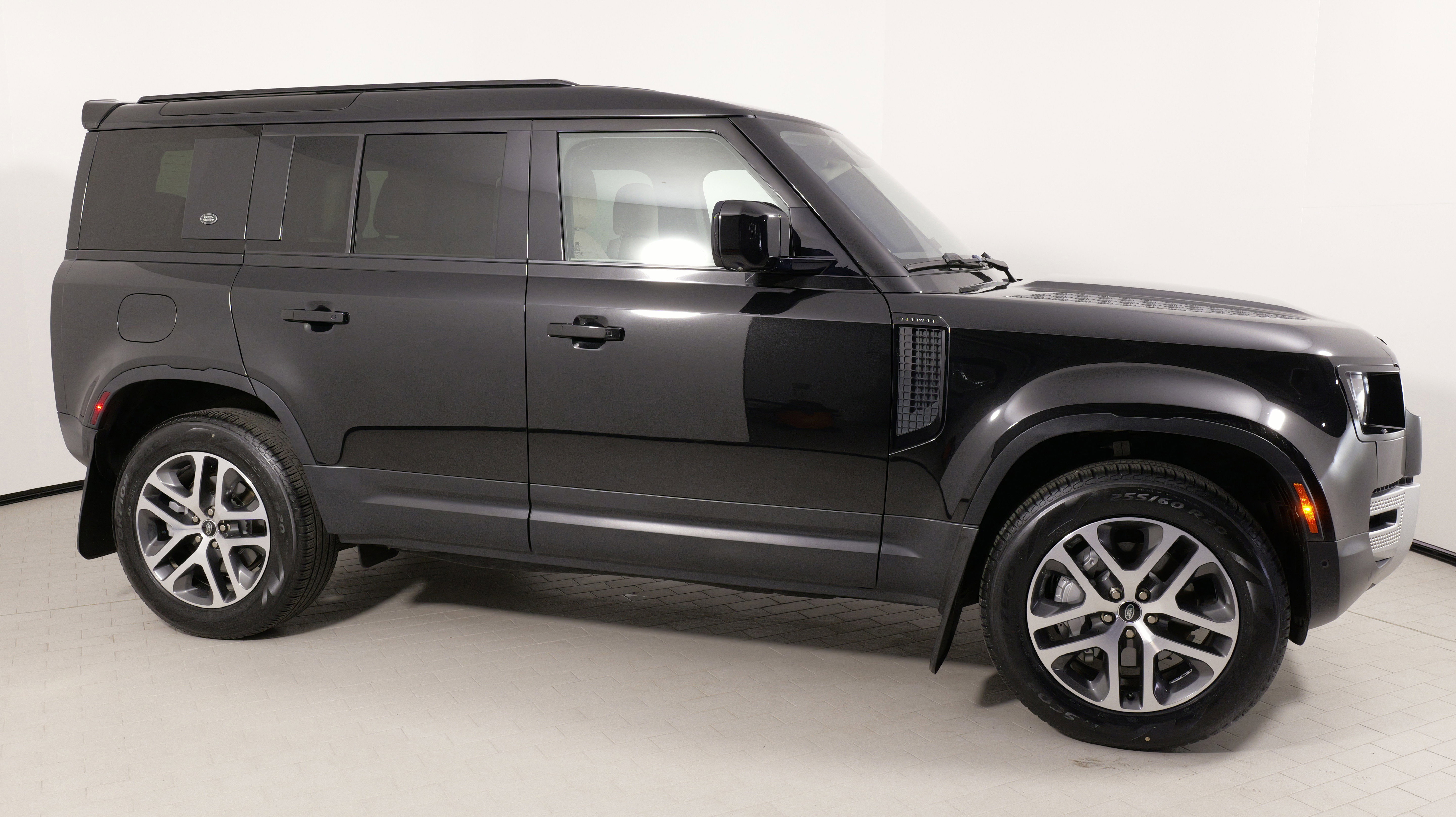 Used 2022 Land Rover Defender 110 SE image 10