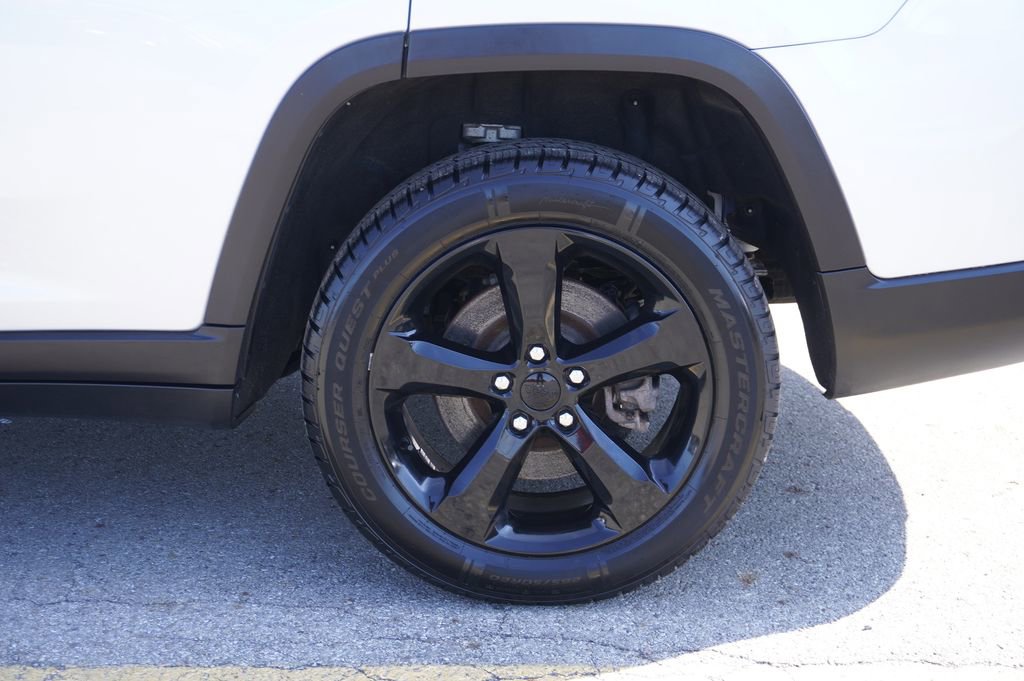 Used 2023 Jeep Grand Cherokee L Laredo AWD/4WD image 11