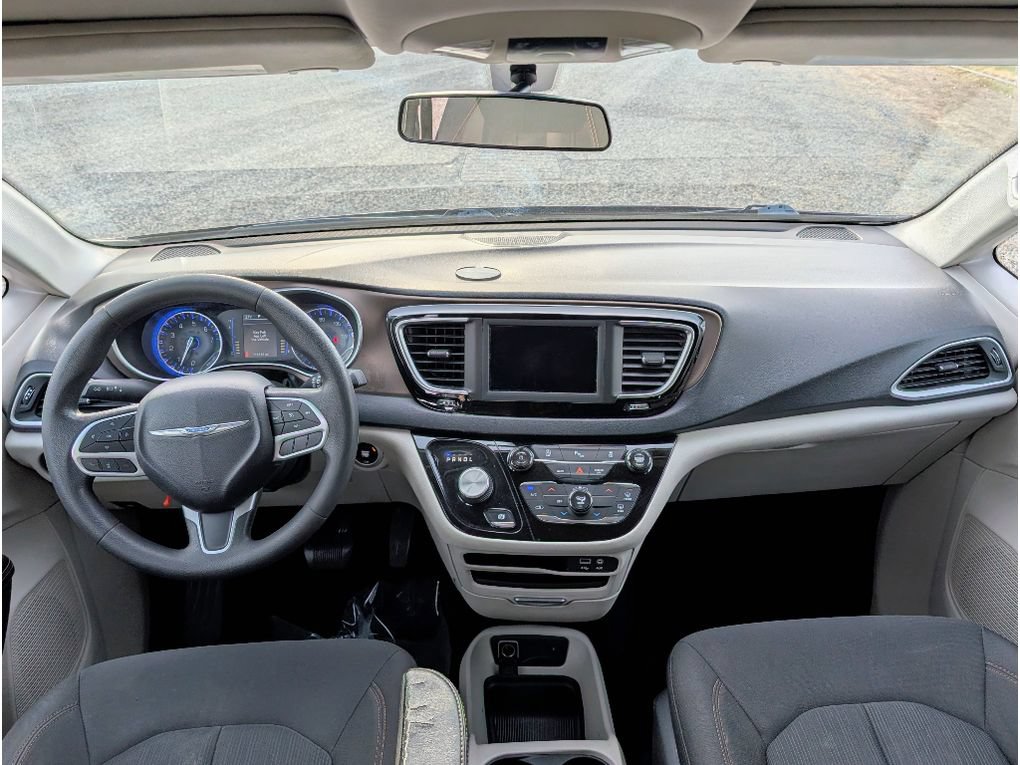Used 2018 Chrysler Pacifica LX FWD image 29