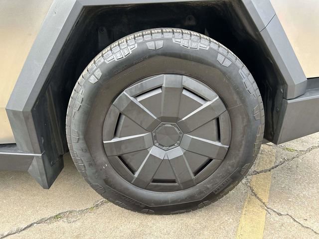 Used 2024 Tesla Cybertruck AWD Crew Cab image 7