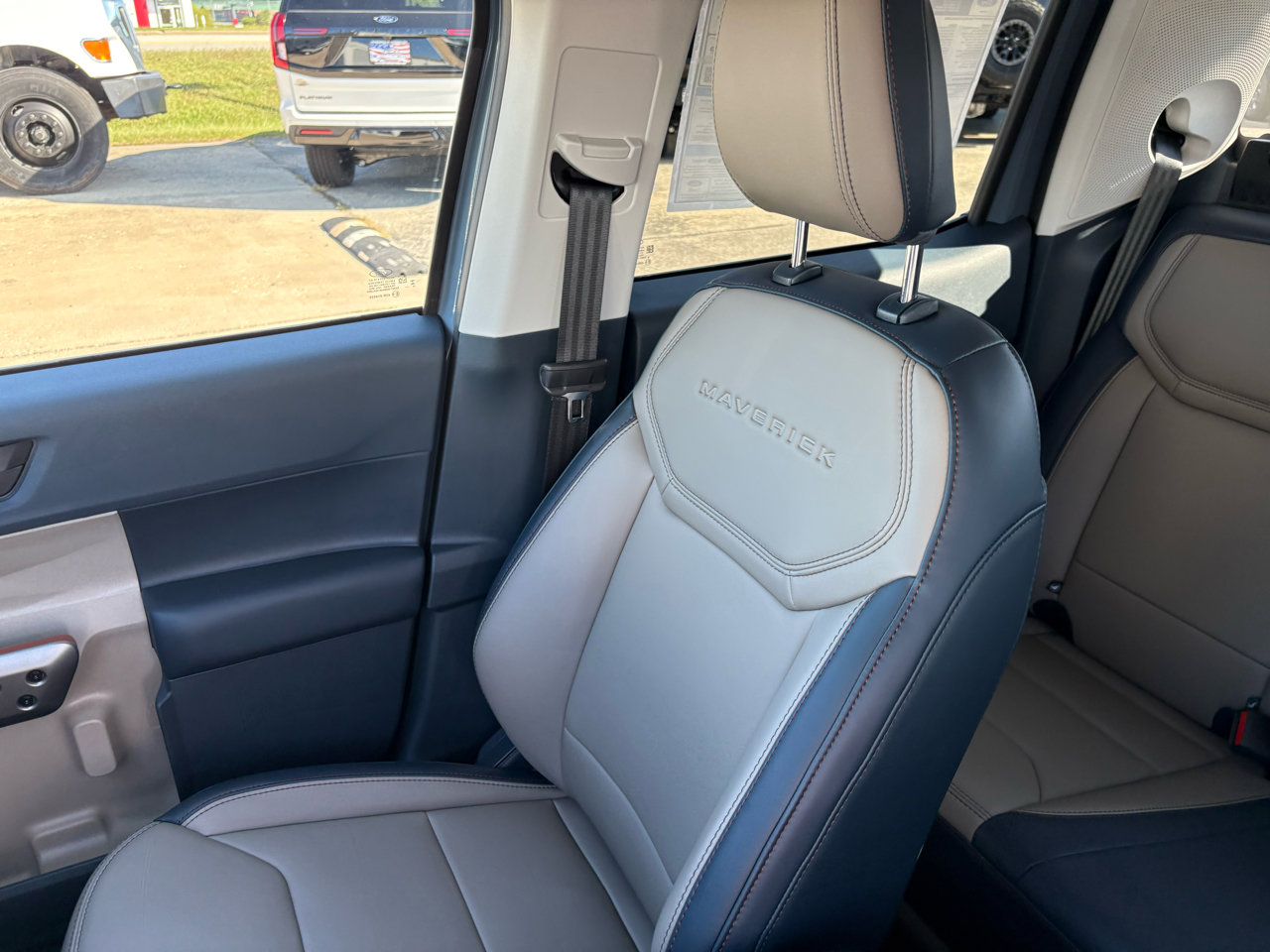 New 2025 Ford Maverick Lariat w/ 4K Tow Package image 16