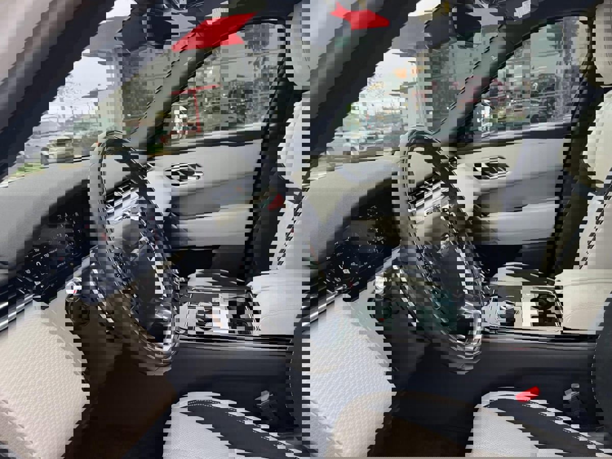 Used 2019 Land Rover Range Rover Velar R-Dynamic SE image 26