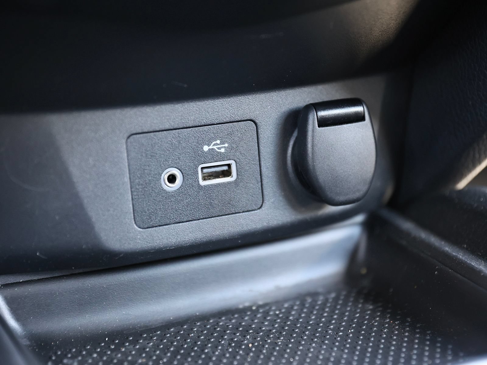Used 2018 Nissan Rogue SV AWD/4WD image 26