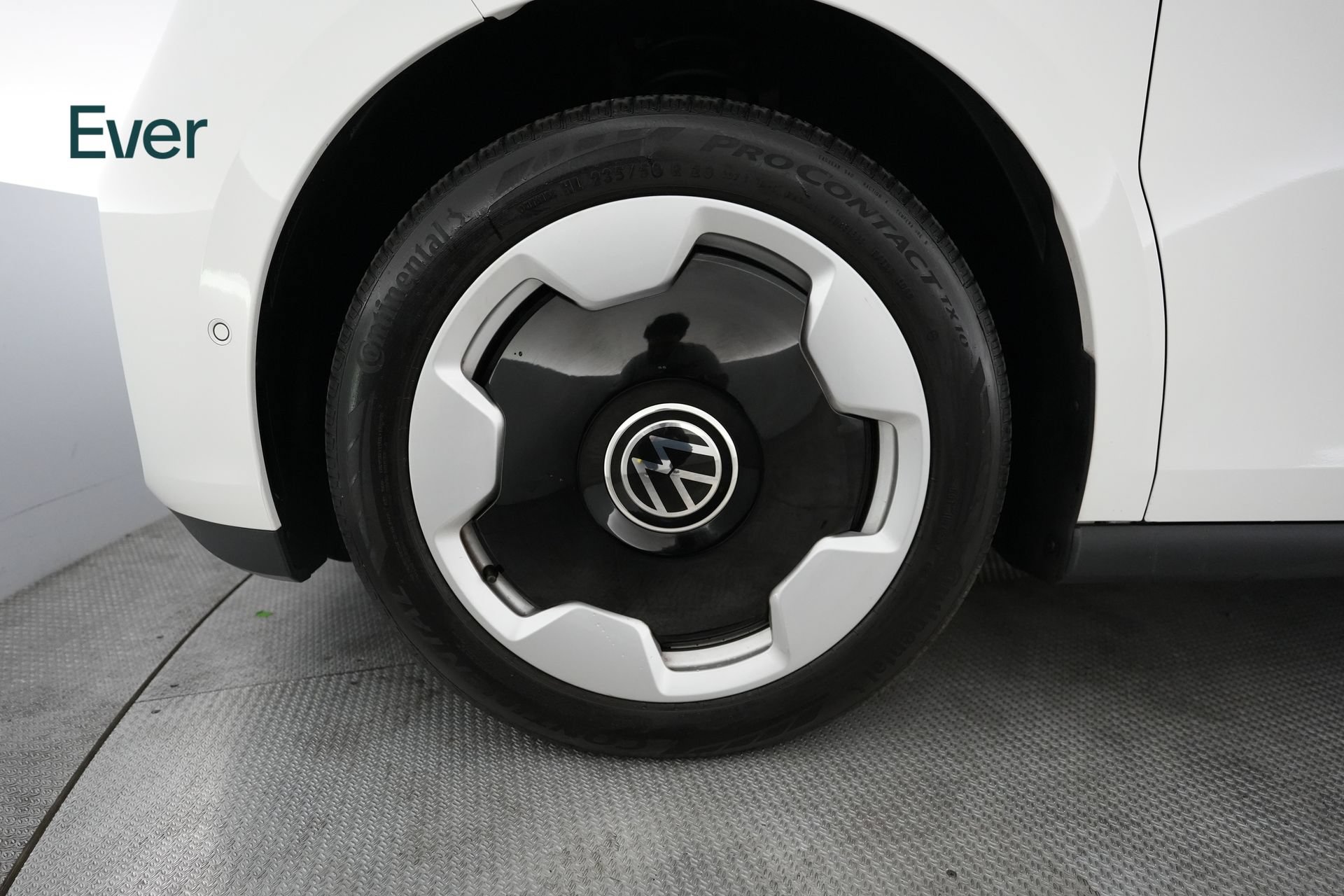 Used 2025 Volkswagen ID. Buzz Pro S RWD image 19