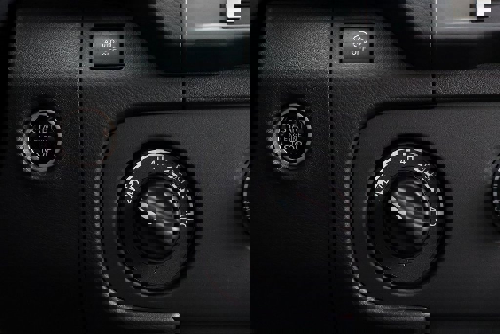 Used 2025 Nissan Frontier SV image 23