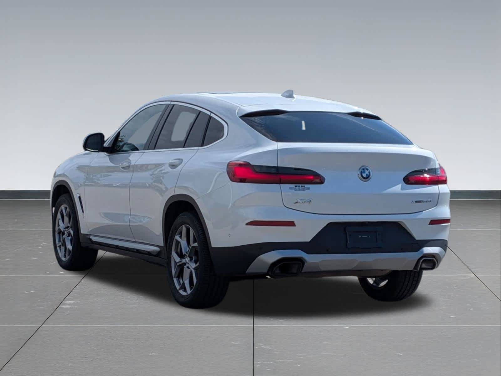 Used 2024 BMW X4 xDrive30i AWD/4WD image 3