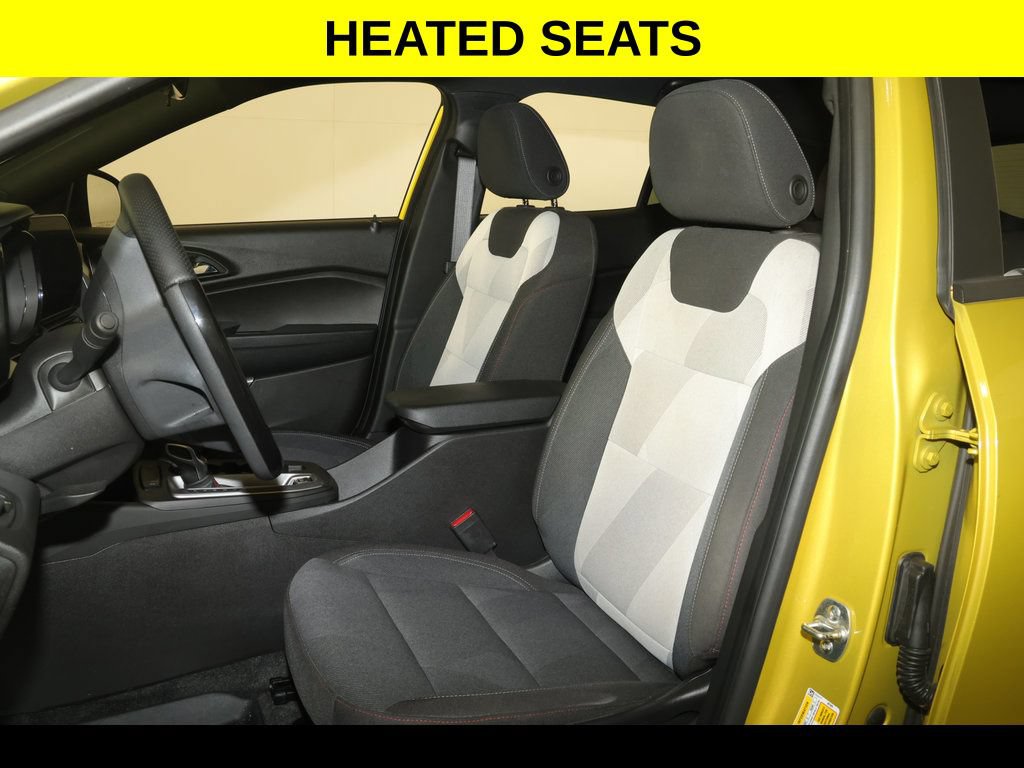 Used 2024 Chevrolet Trax RS FWD image 3